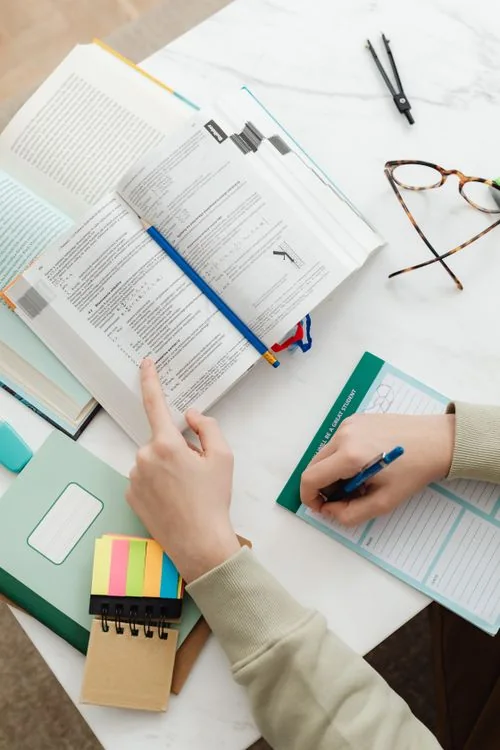 كيف تراجع الإنجليزية والفرنسية — الاستيعاب والإنتاج
